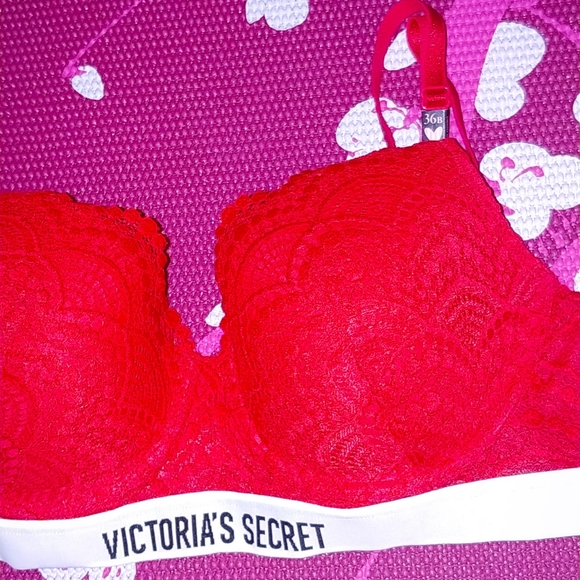 Nwt Victorias Secret tshirt lightly lined lace demi bra 36B Red VS Logo New! - Picture 2 of 3